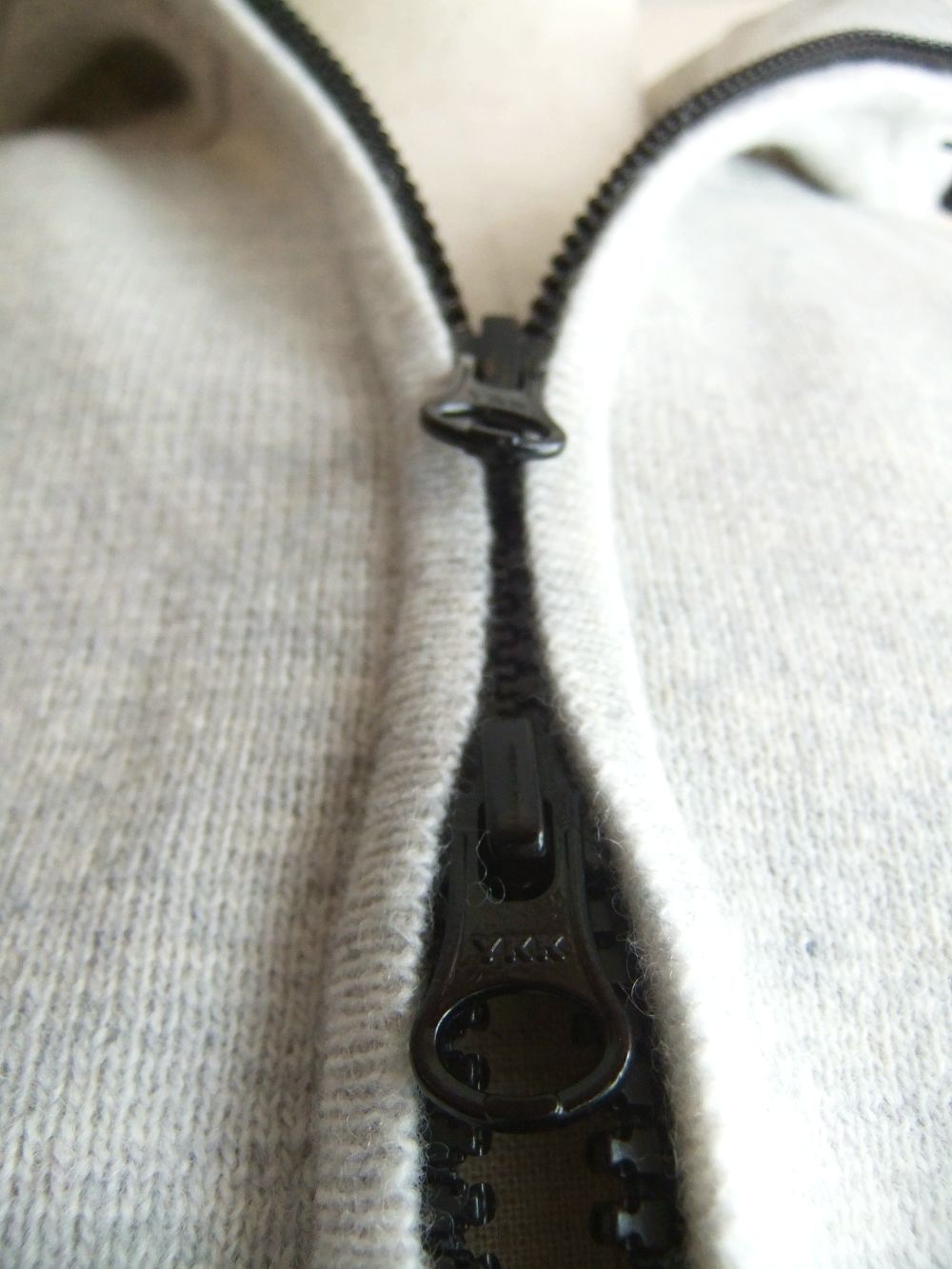 KNITWEAR CARDIGAN IN LAMBSWOOL GRS  フード付き ZIP セーター