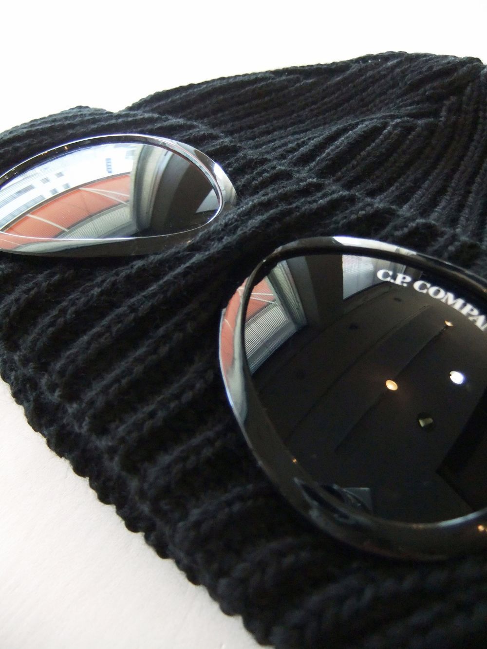 C.P. COMPANY - EXTRA FINE MERINO WOOL GOGGLE BEANIE ゴーグル