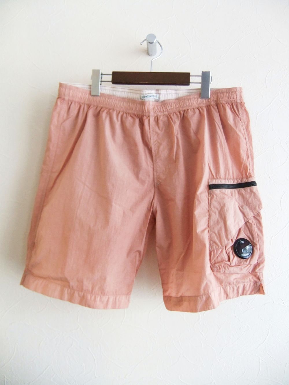 C.P. COMPANY - ECO-CHROME R UTILITY SWIM SHORTS （サーモンピンク