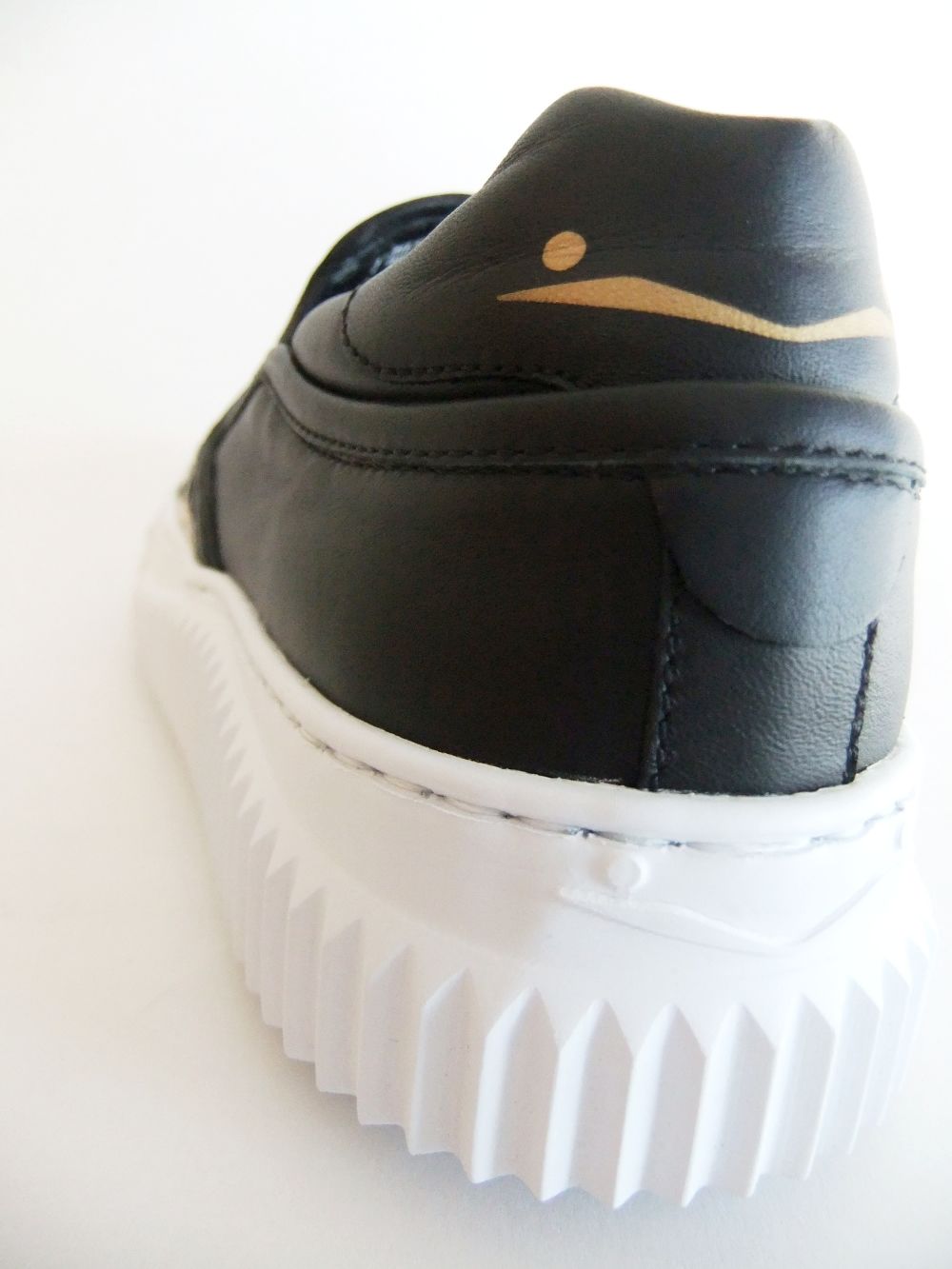 〈LADIES〉 VINNIE  レザー スリッポン スニーカー  (ブラック)  1A29