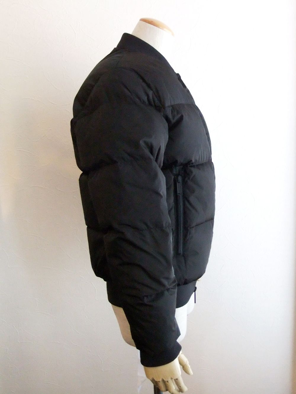 BOMBER JACKET ダウンブルゾン    S74AM1088 (ブラック)
