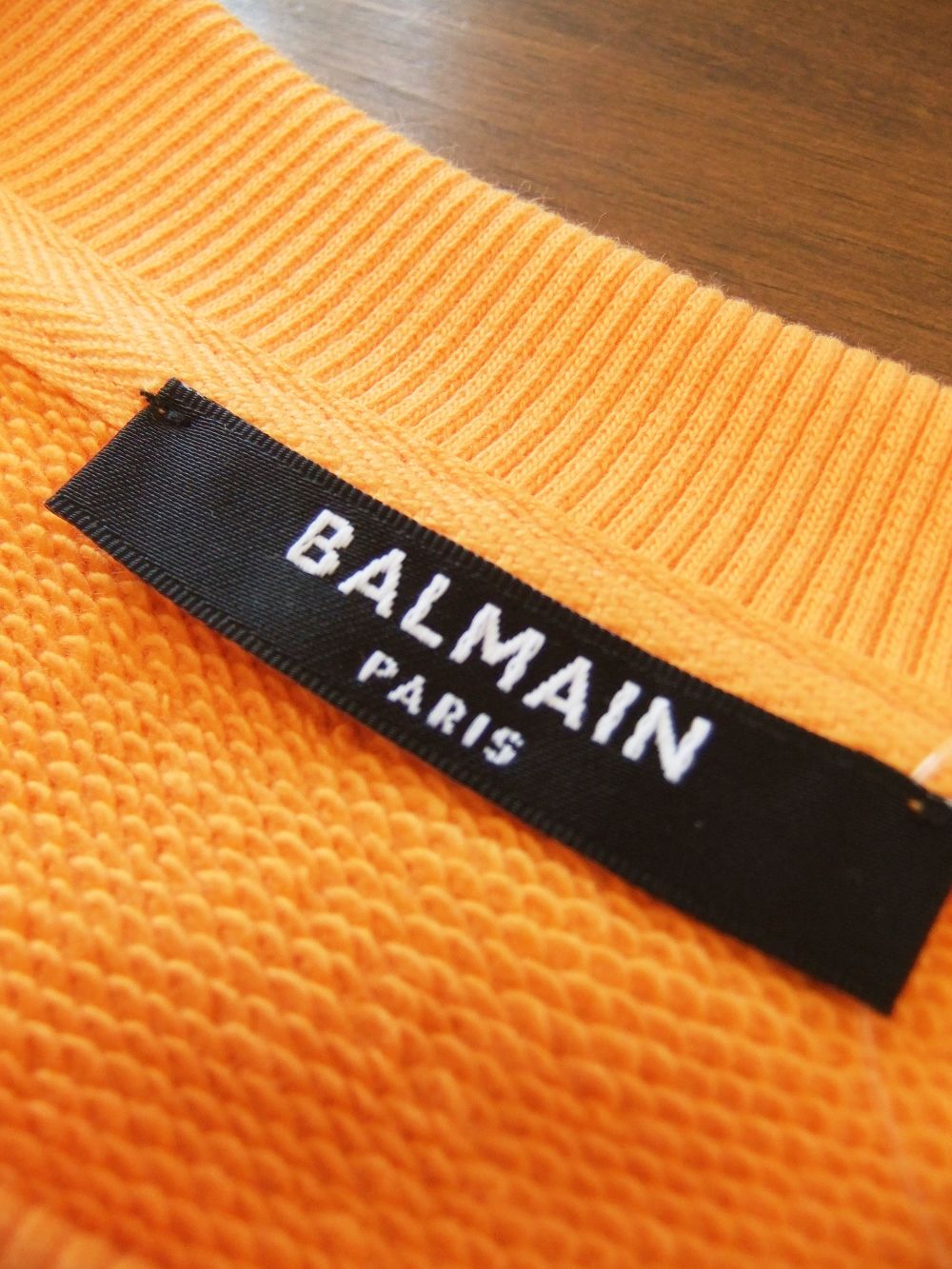 オレンジ コットン スウェットシャツ オレンジ Balmain Paris エンボスロゴ   VH1JQ005/B025