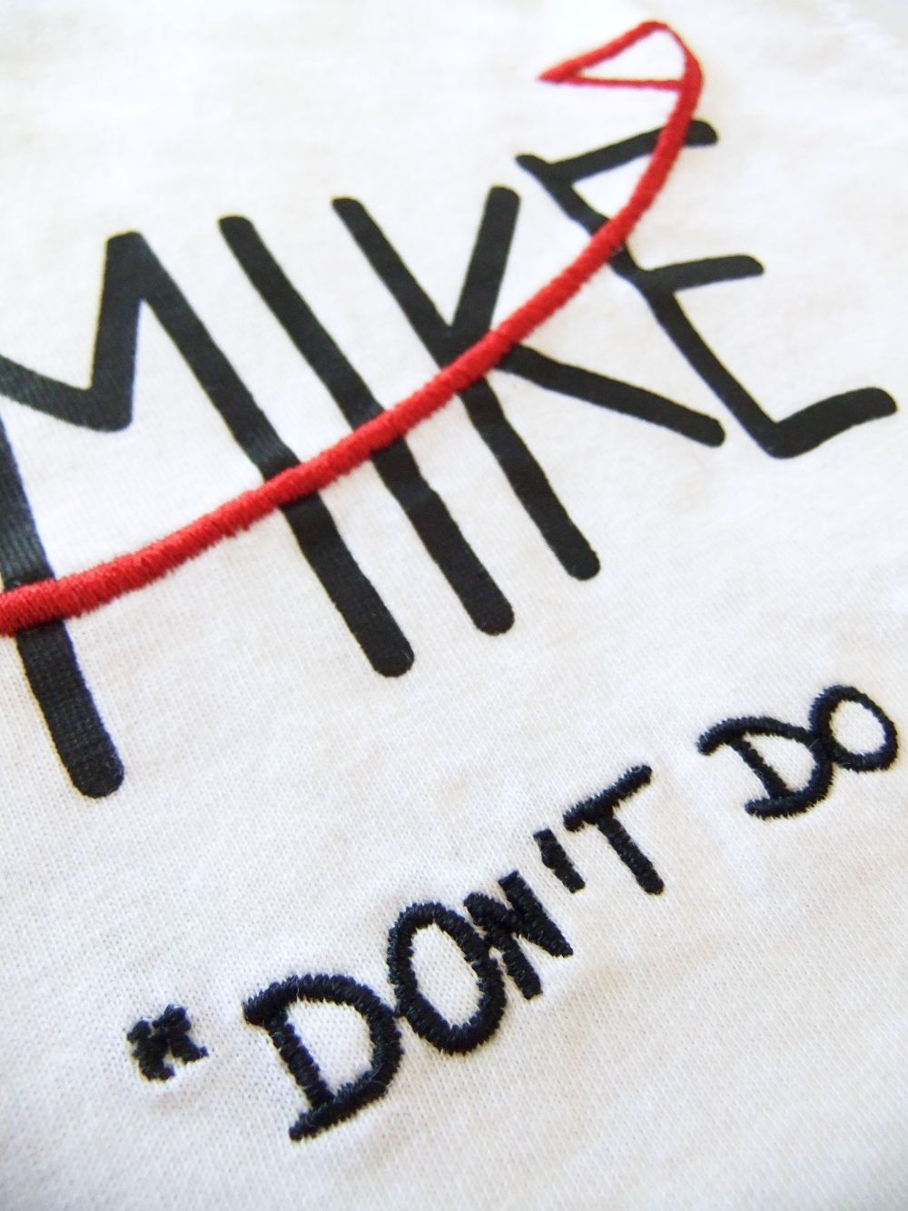 【MIKE don't do it】  (ホワイト)  ロゴ プリント Tシャツ