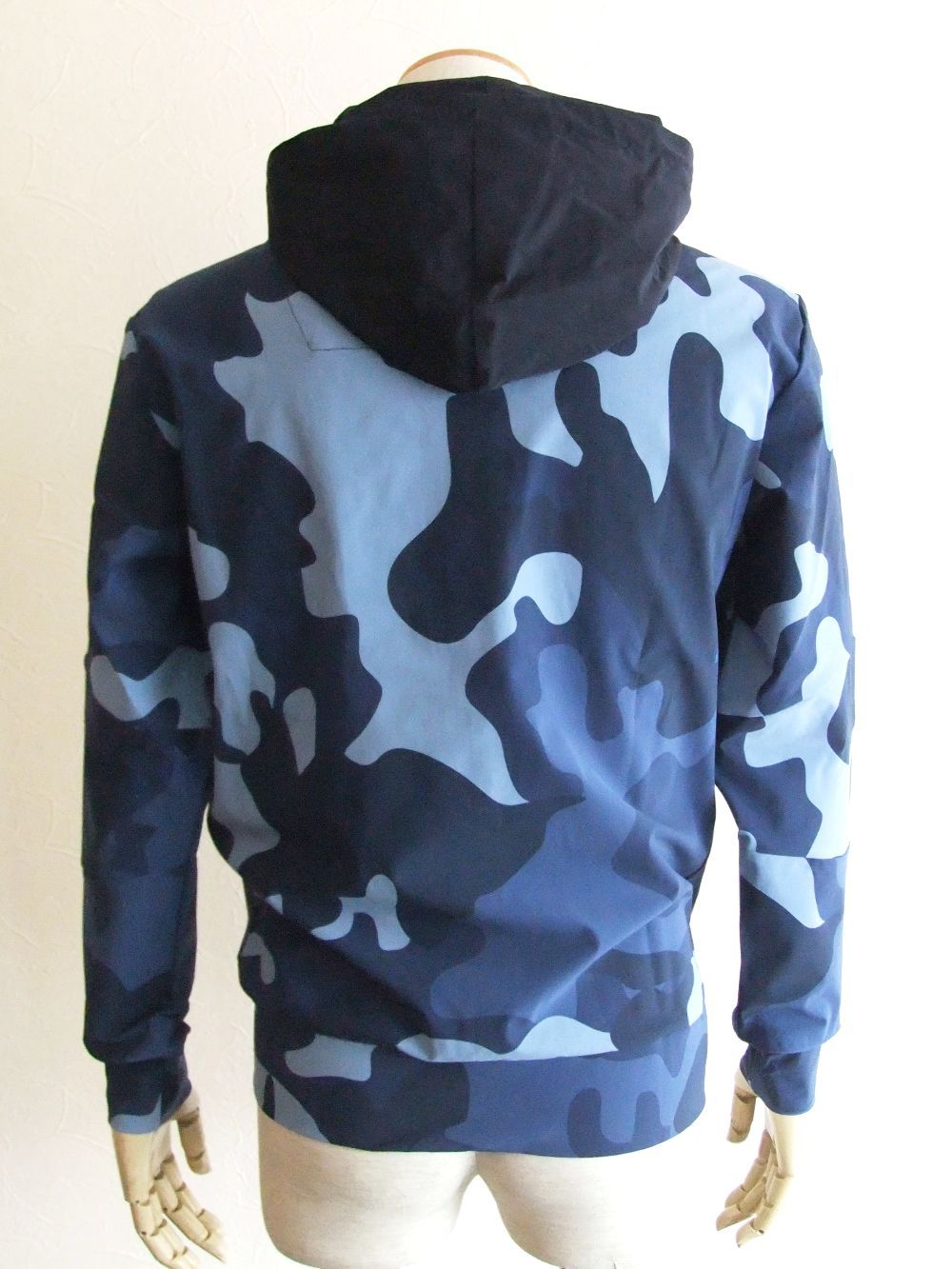INVISIBLE SW CAMO    カモ柄ストレッチパーカー 【Safari 掲載】