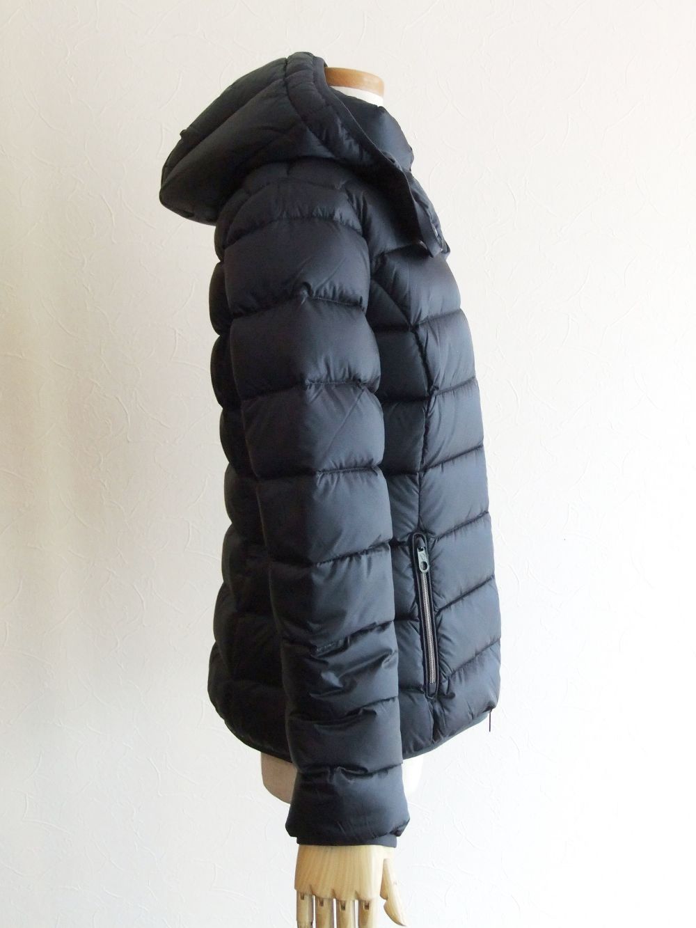 《LADIES》 STELLA  (ネイビー) シャイニーナイロン ダウンブルゾン  32550