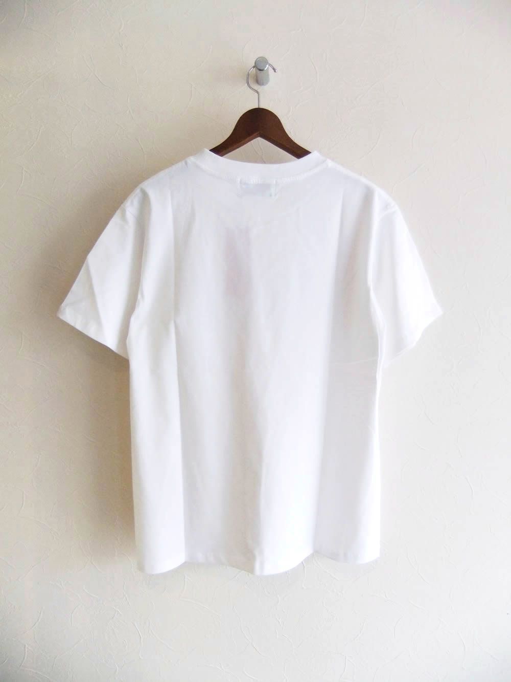 【MICALLE MICALLE Account】 HOMMAGE HFRMFS FOIL PAINT T-SHIRT  (ホワイト×メタリック)  ロゴ T-SHIRT   MAA105TEA