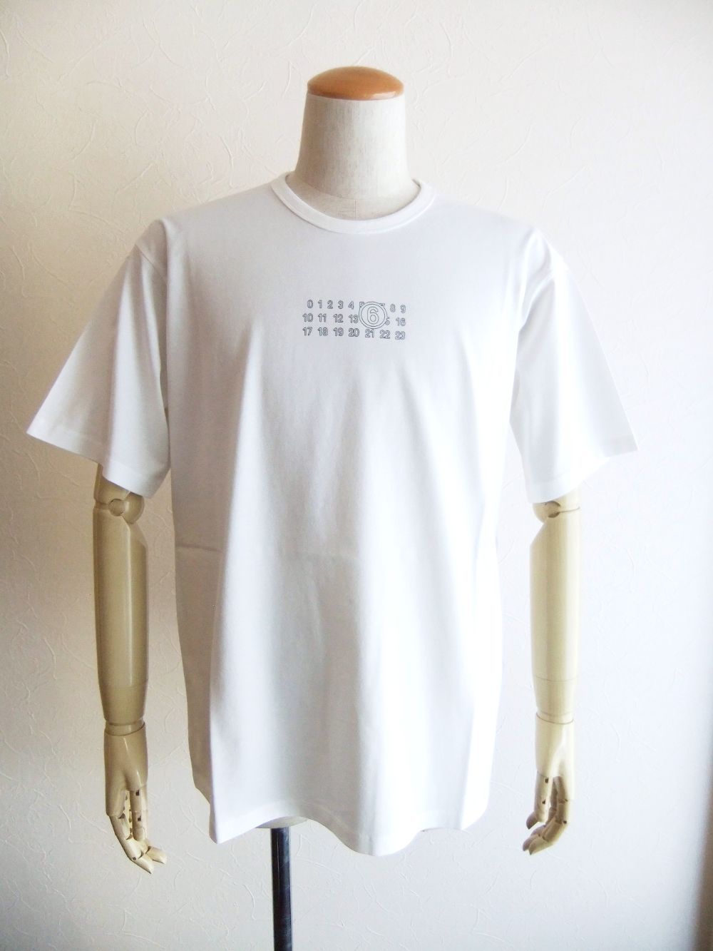 MM6 Maison Margiela 刺繍ロゴ Tシャツ サーモンピンク Kids Pink Printed Logo T-shirt by MM6 Maison Margiela on Sale
