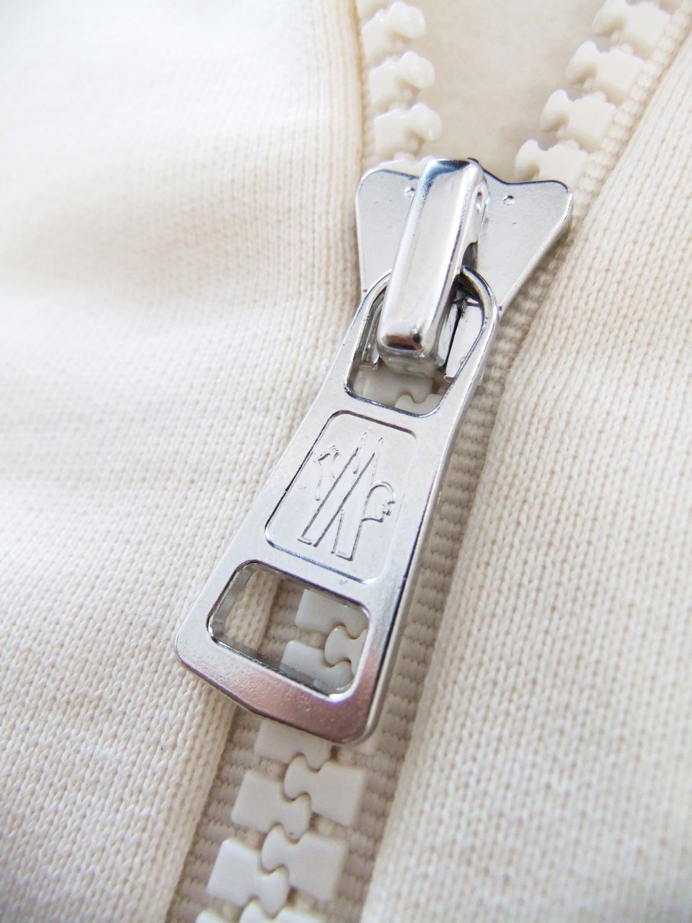 MAGLIA CON CAPPUCCIO  スウェット ZIP パーカー  (オフホワイト)