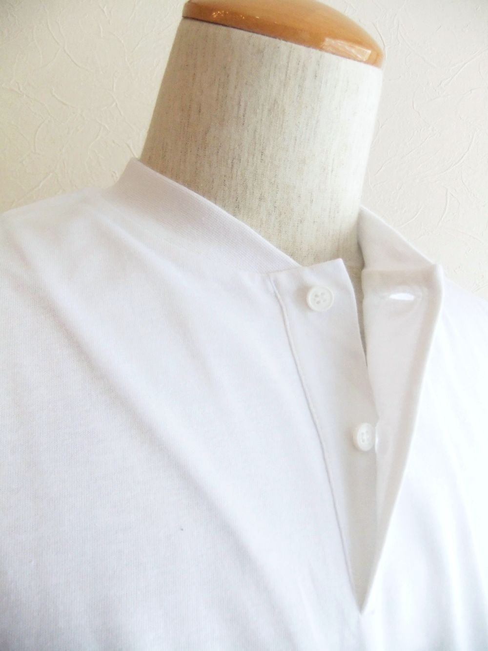 GRILLO LUNGO    (ホワイト)  ヘンリーネック長袖Tシャツ