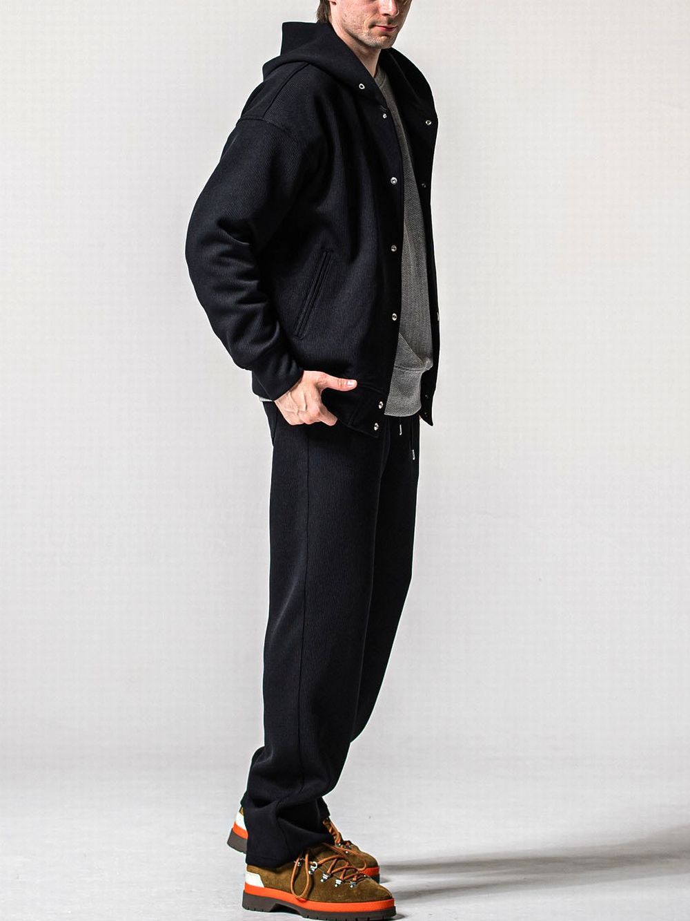 AZE VARSITY HOODIE   (ブラック)  フード付き スタジャン