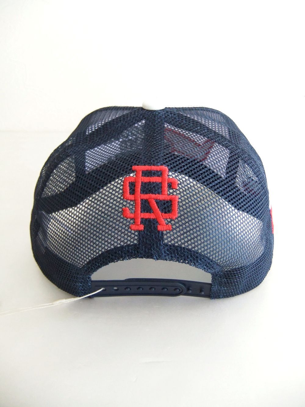 RED IRON MESH CAP  (ホワイト)   ロゴ入りキャップ    RSA-24005