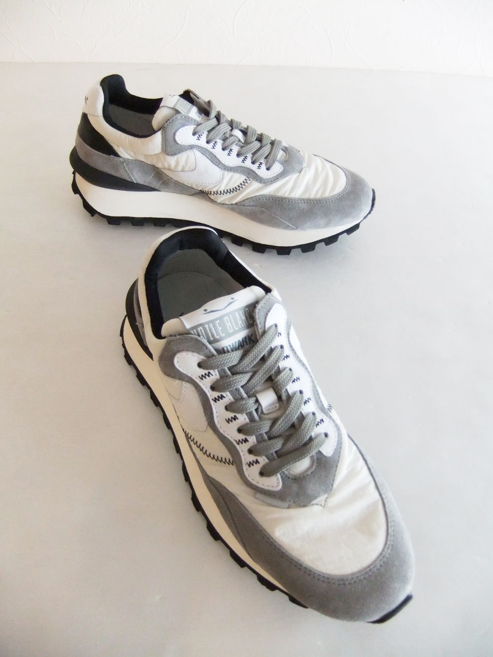 VOILE BLANCHE - QWARK HYPE MAN ( WHITE/GRAY ) ナイロン × スエード