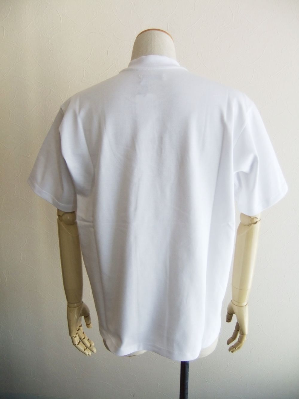 MIYO (ホワイト）  ロゴプリント モックネック半袖 Tシャツ