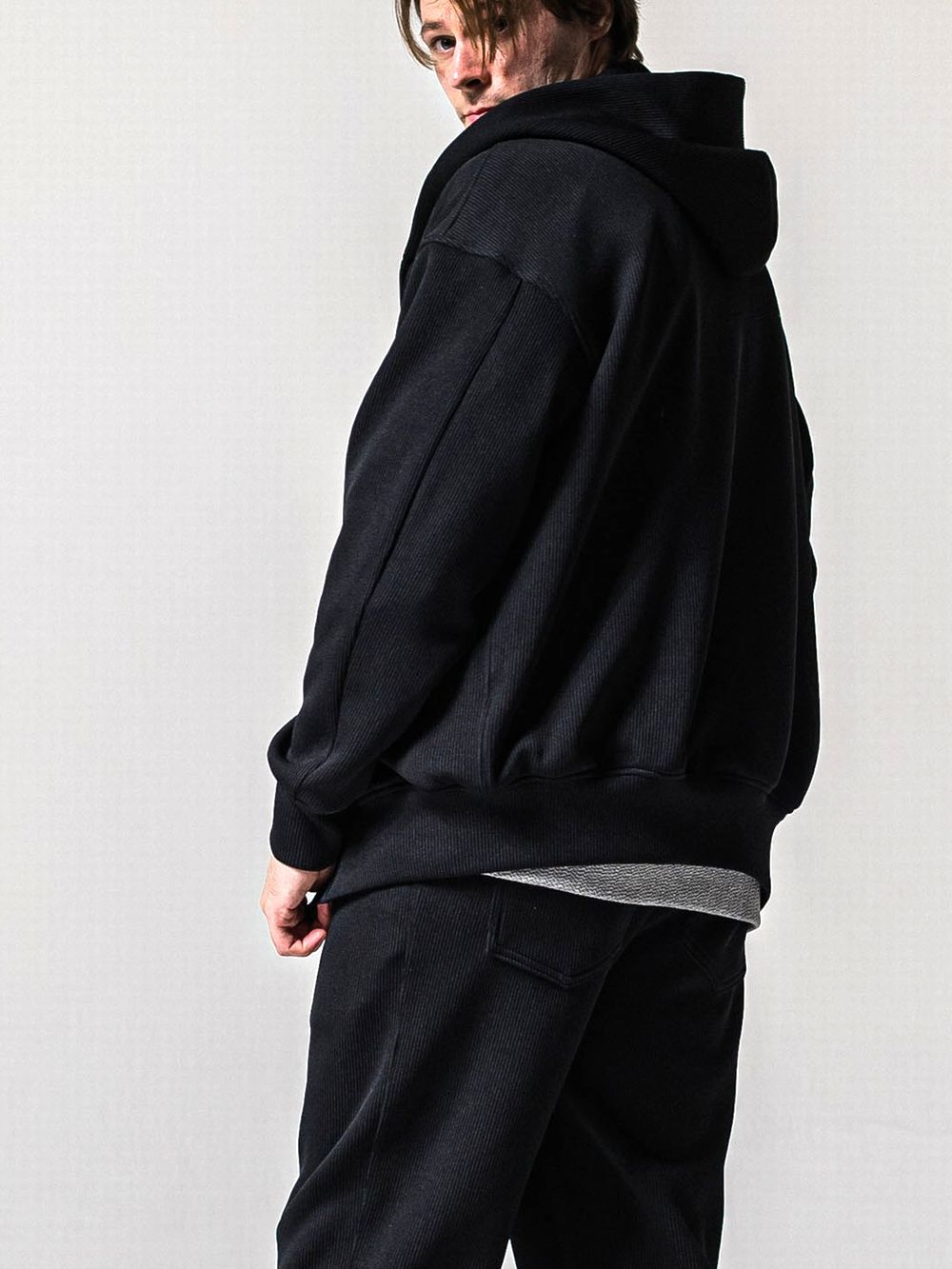 AZE VARSITY HOODIE   (ブラック)  フード付き スタジャン