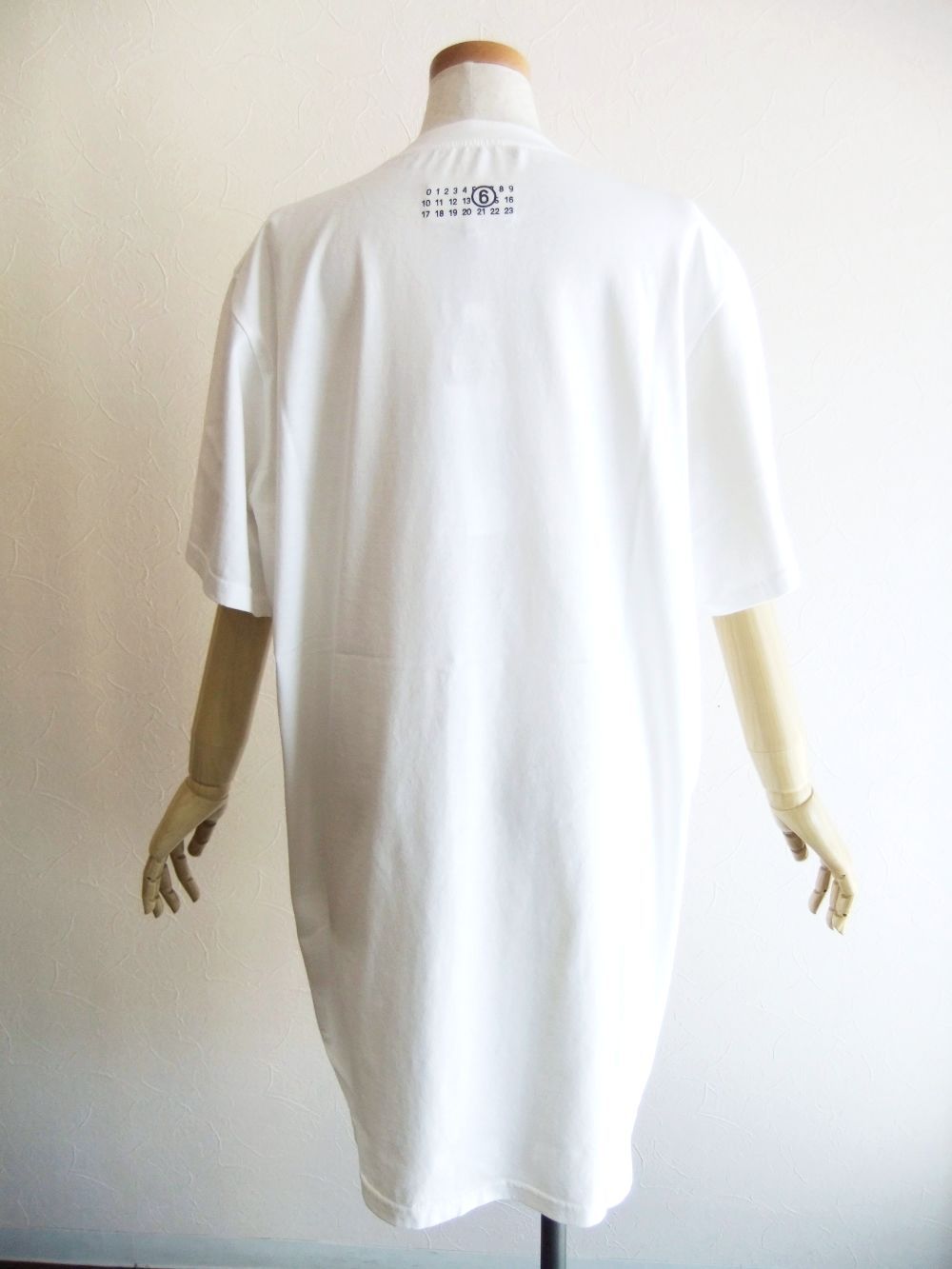 【レディース】MM⑥ MAISON MARGIELA  (ホワイト)  ロゴ Tーワンピース
