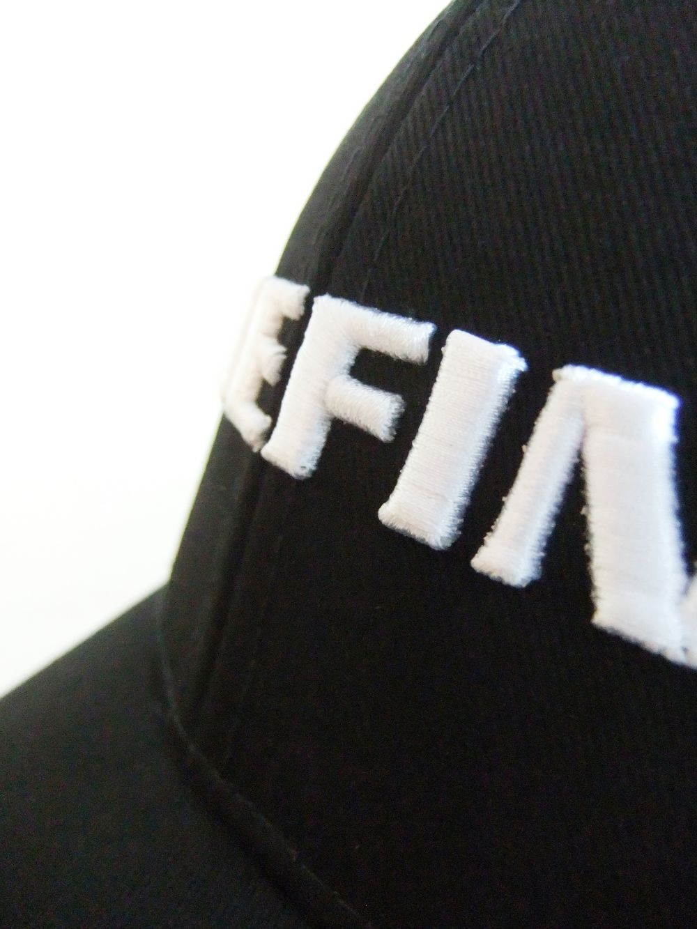 MENS BASIC FLAT VISOR CAP （ブラック） ロゴ フラットキャップ