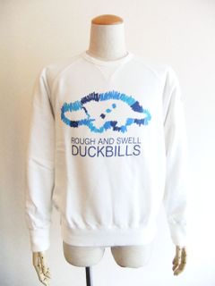 POOR DUCKBILL SWEAT  (ホワイト) ロゴ入りトレーナー   RSM-23040