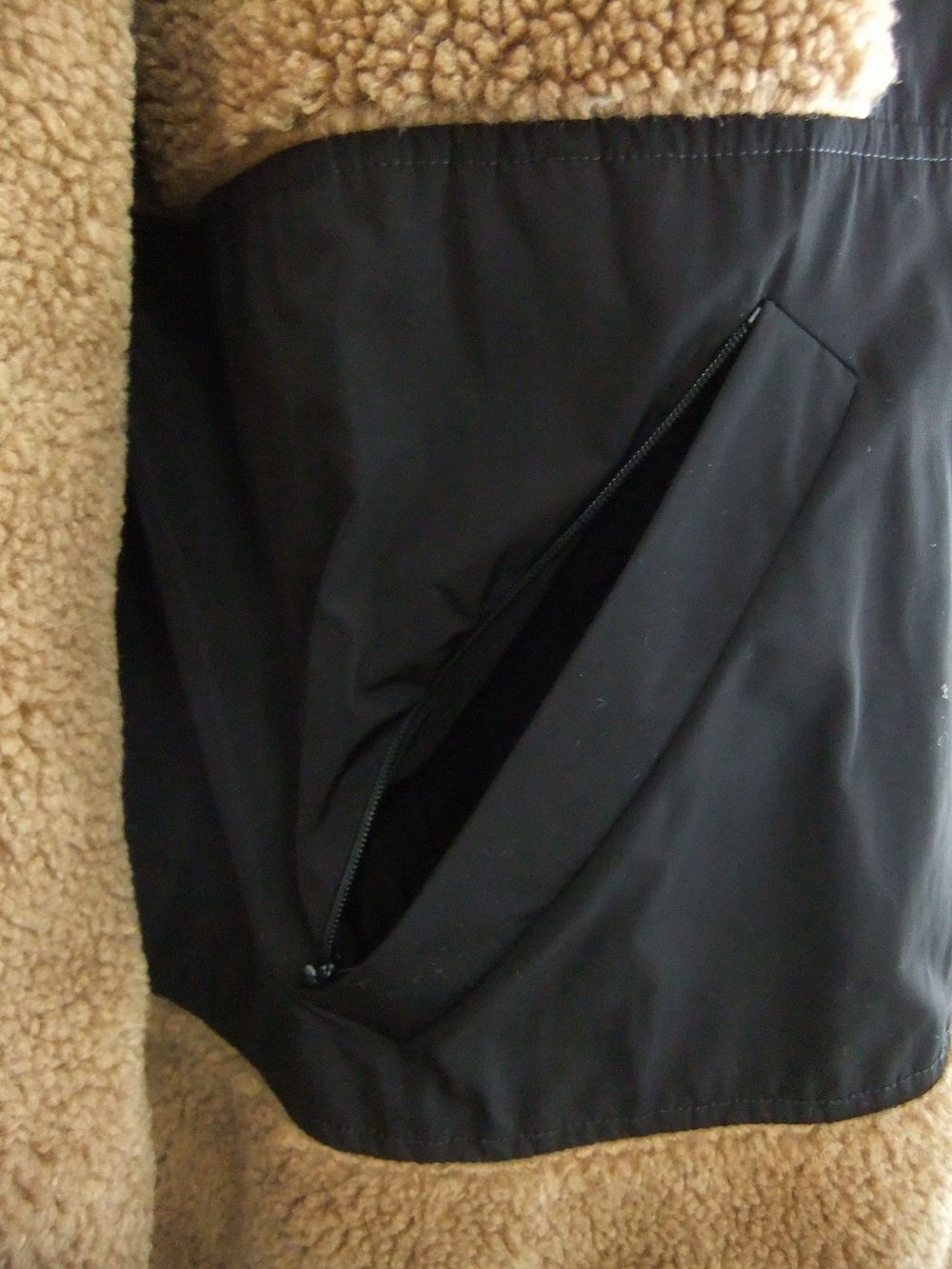 NYLON AND FLEECE COAT  フード付きキルティングコート    S74AA0214