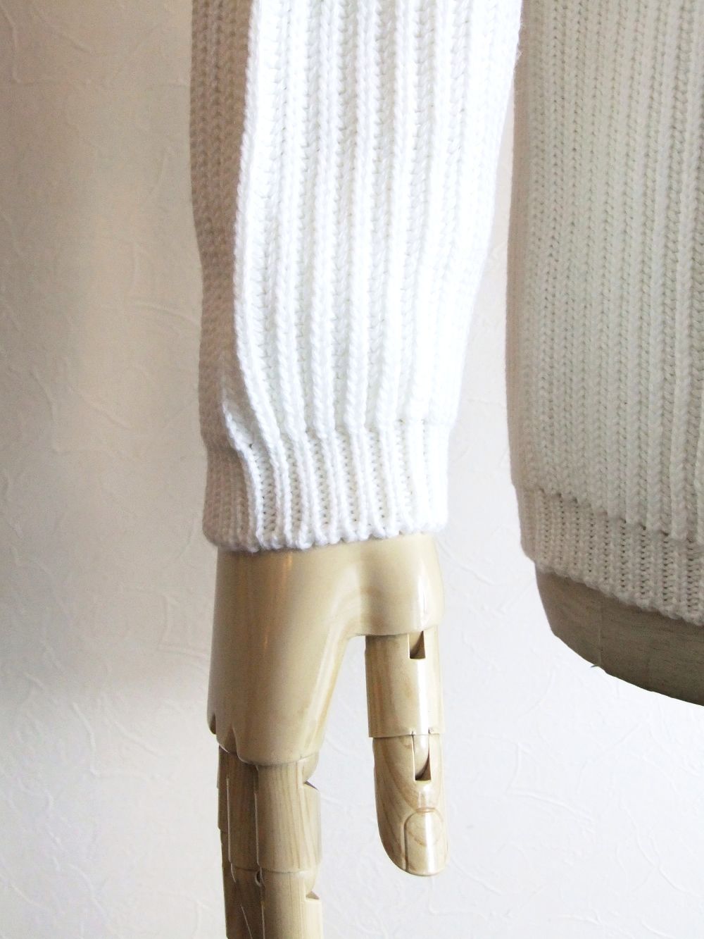 MERINO WOOL ZIPPED JUMPER   (ホワイト) リブ編みZIPスタンドカラーセーター