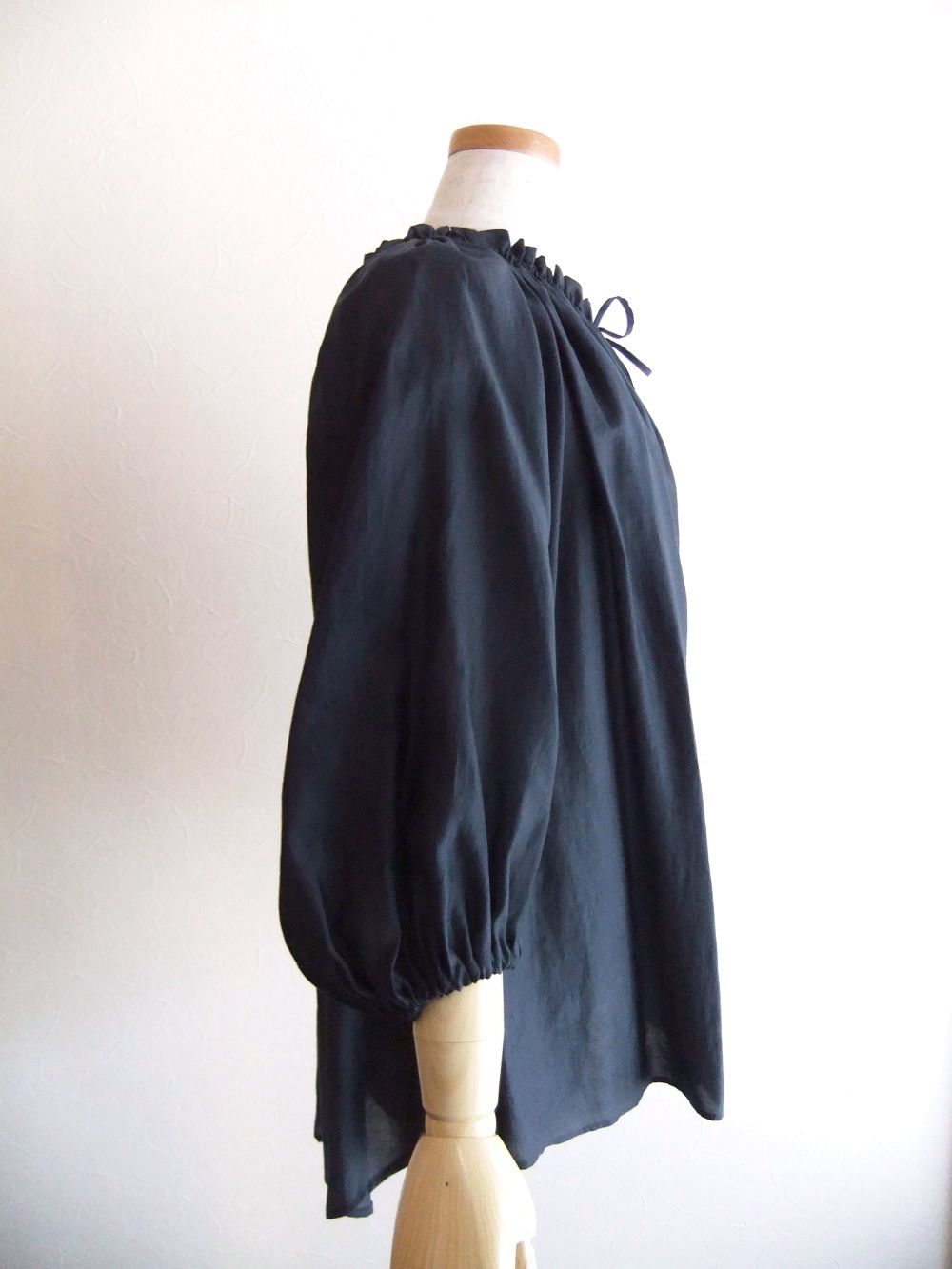 Sheer Shiny Frill Blouse  シアー シャイニー フリル ブラウス    535921