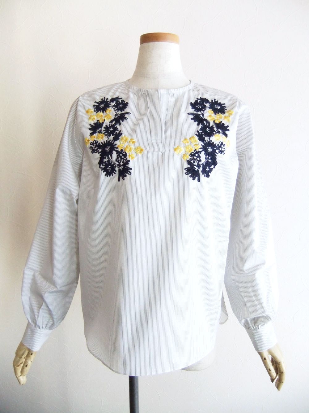 【jeune】 フラワー刺繍入り スモック ブラウス   J137649M