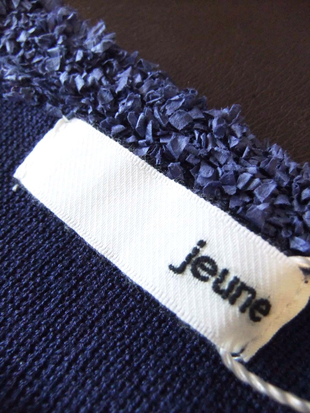 【jeune】 ペーパーヤーン リボンフリル 付き ニット カーディガン   J149655M