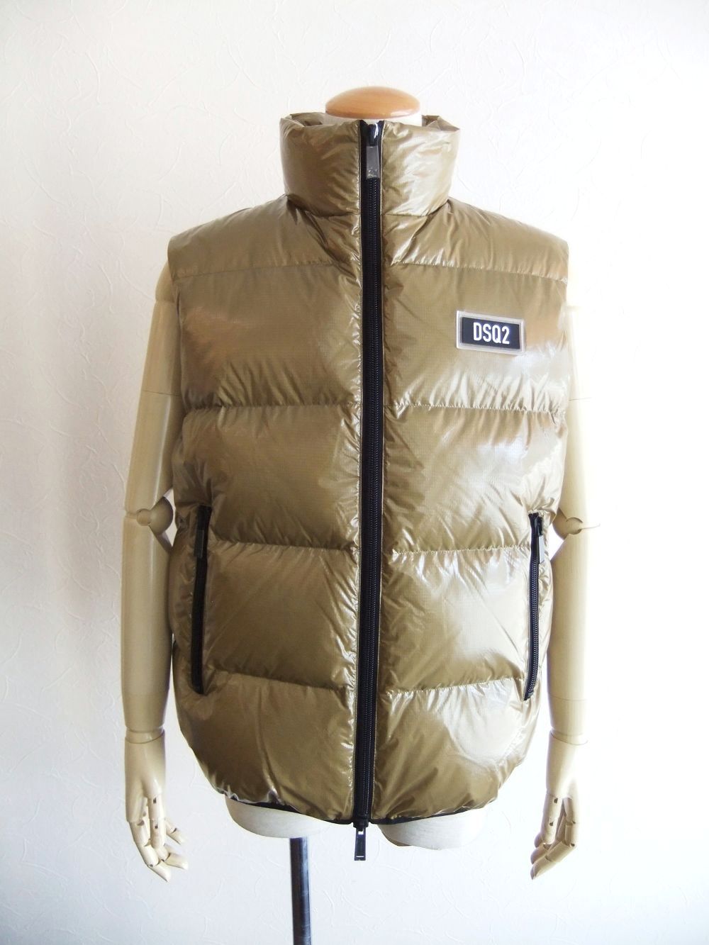 TLTRA LIGHT DOWN VEST      ダウン ベスト