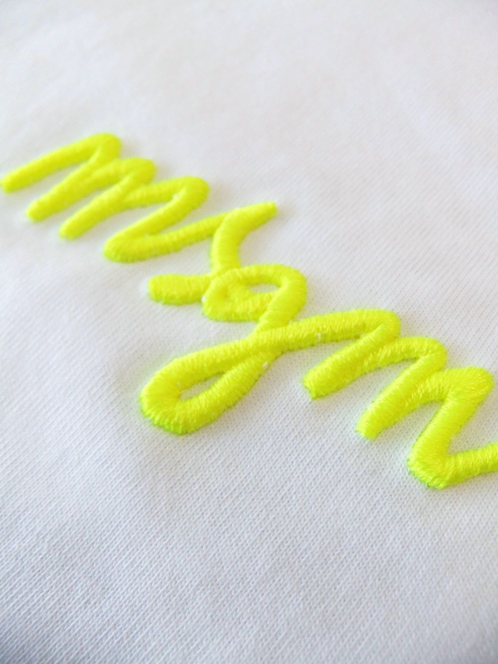 EMBROIDERY 胸 刺繍ロゴ  T-SHIRT  (ホワイト)   3241MDM540