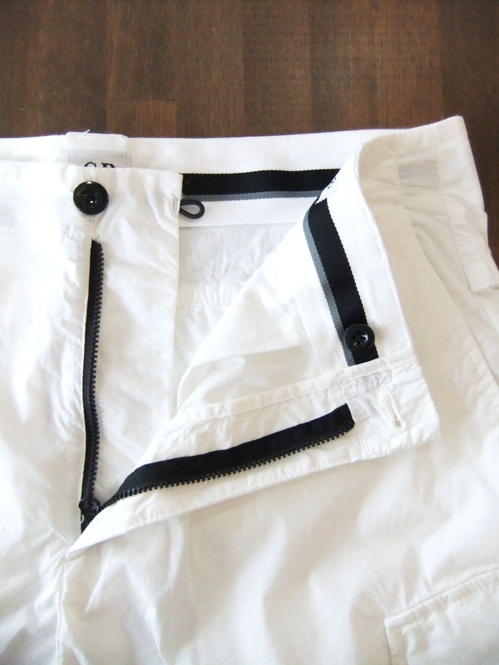 50 FILI STRETCH SHORTS   (ホワイト)   ナイロン ストレッチ ZIP ハーフパンツ