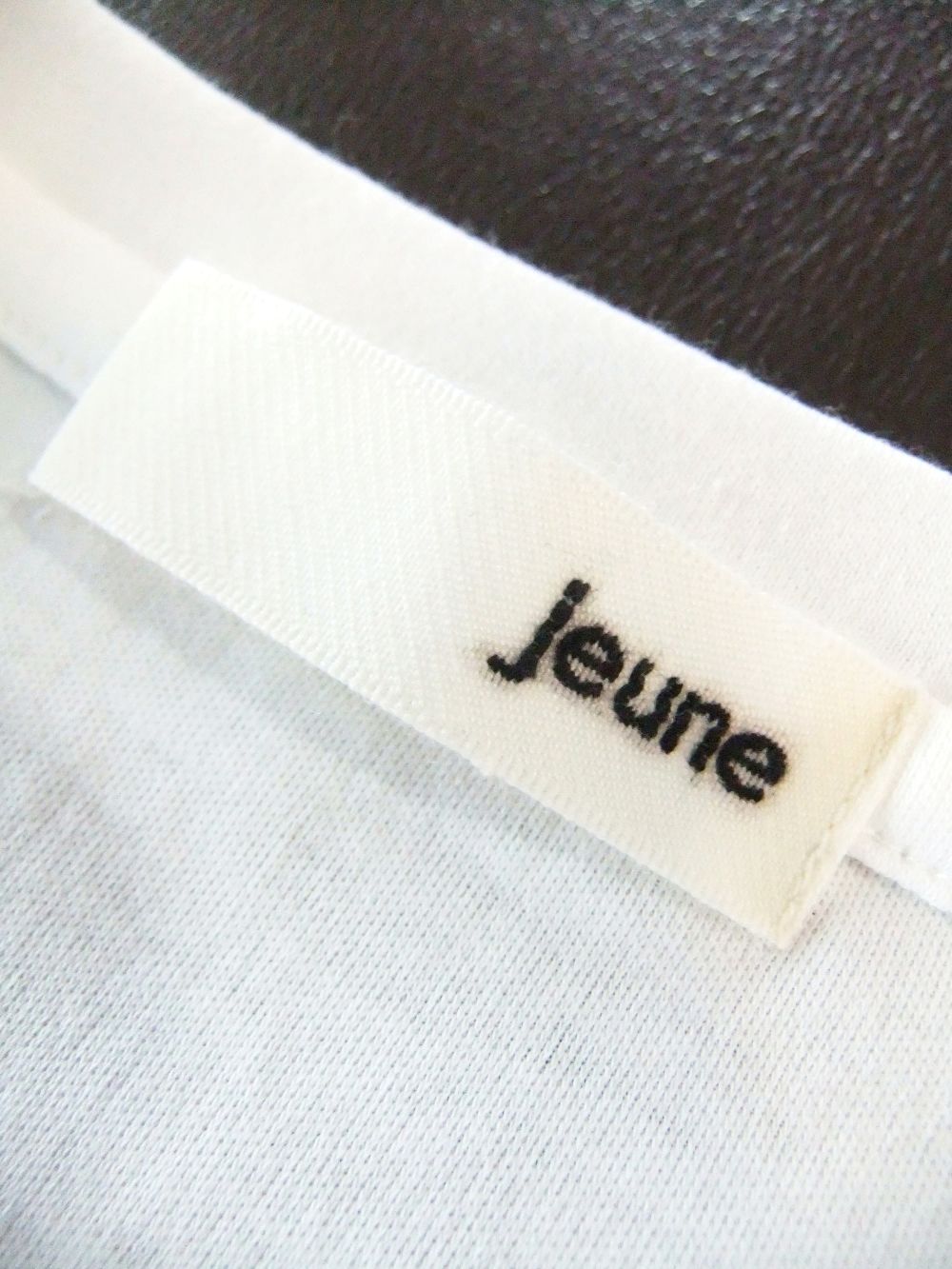 【jeune】 刺繍＋スパンコール フォトプリント コットン Tシャツ  J144713M
