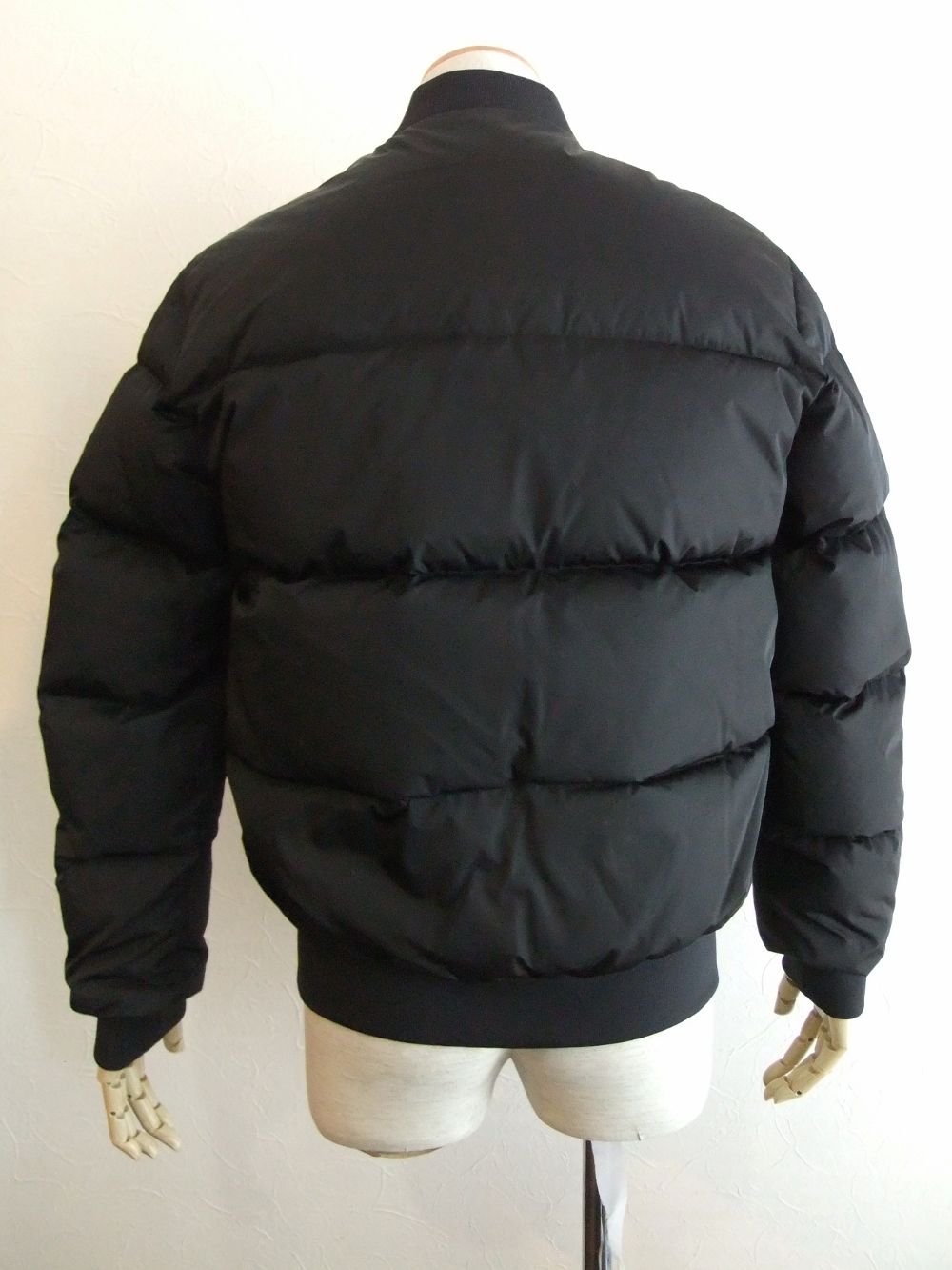 BOMBER JACKET ダウンブルゾン    S74AM1088 (ブラック)