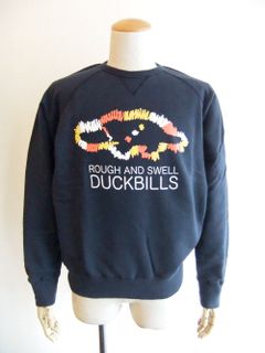 POOR DUCKBILL SWEAT  (ネイビー) ロゴ入りトレーナー   RSM-23040