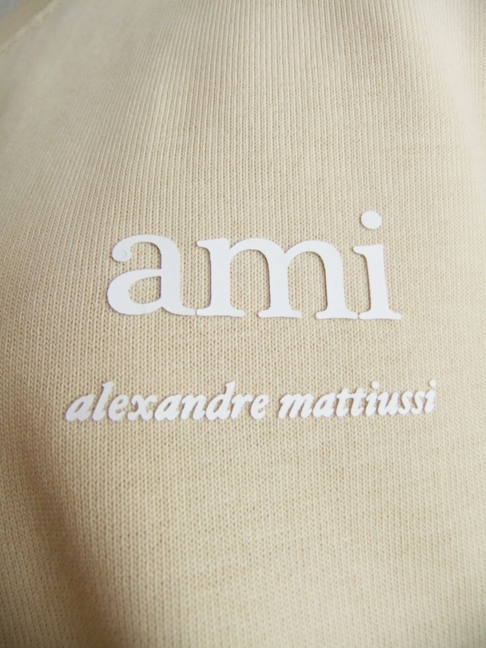 【ユニセックス】AMI DE COEUR Tシャツ   ロゴ半袖 Tシャツ （ベージュ）