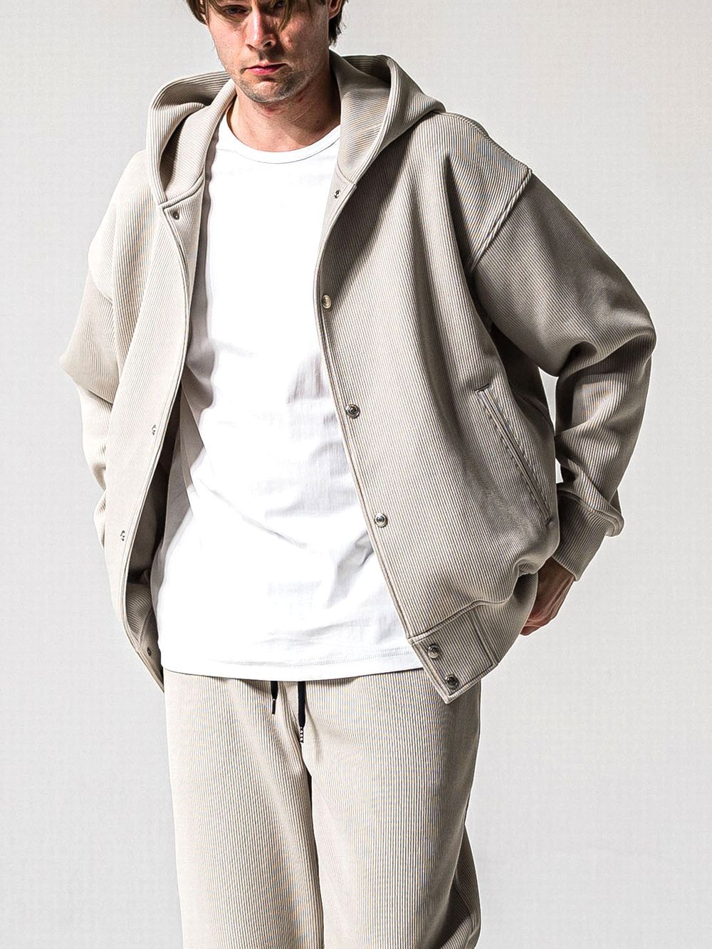 AZE VARSITY HOODIE   (グレージュ)  フード付き スタジャン