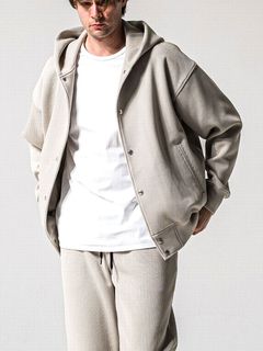 AZE VARSITY HOODIE   (グレージュ)  フード付き スタジャン