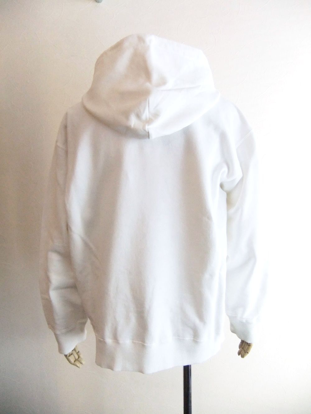 《MM➅》 Maison Margiela  (ホワイト)  ロゴ プルオーバー パーカー