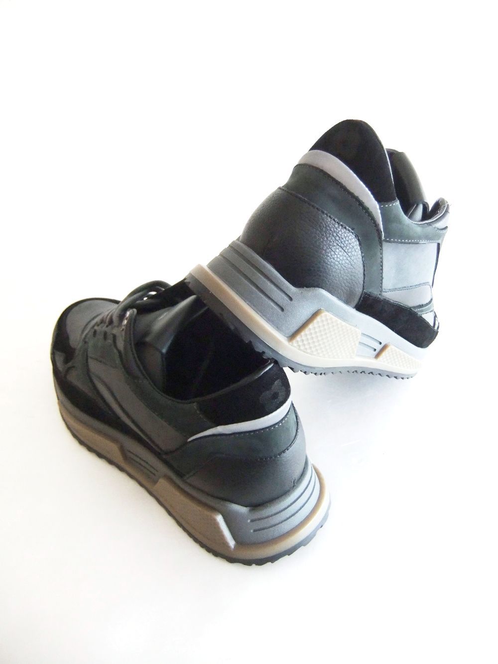 LARDINI スエード × レザー スニーカー