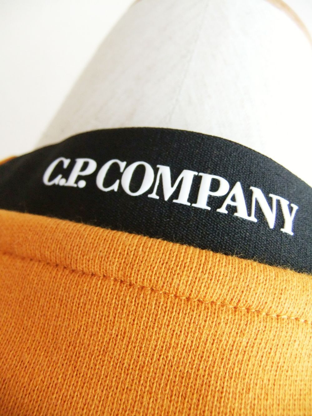 DIAGONAL RAISED FLEECE  SWEATSHIRT  (イエロー) クルーネック スウェットシャツ