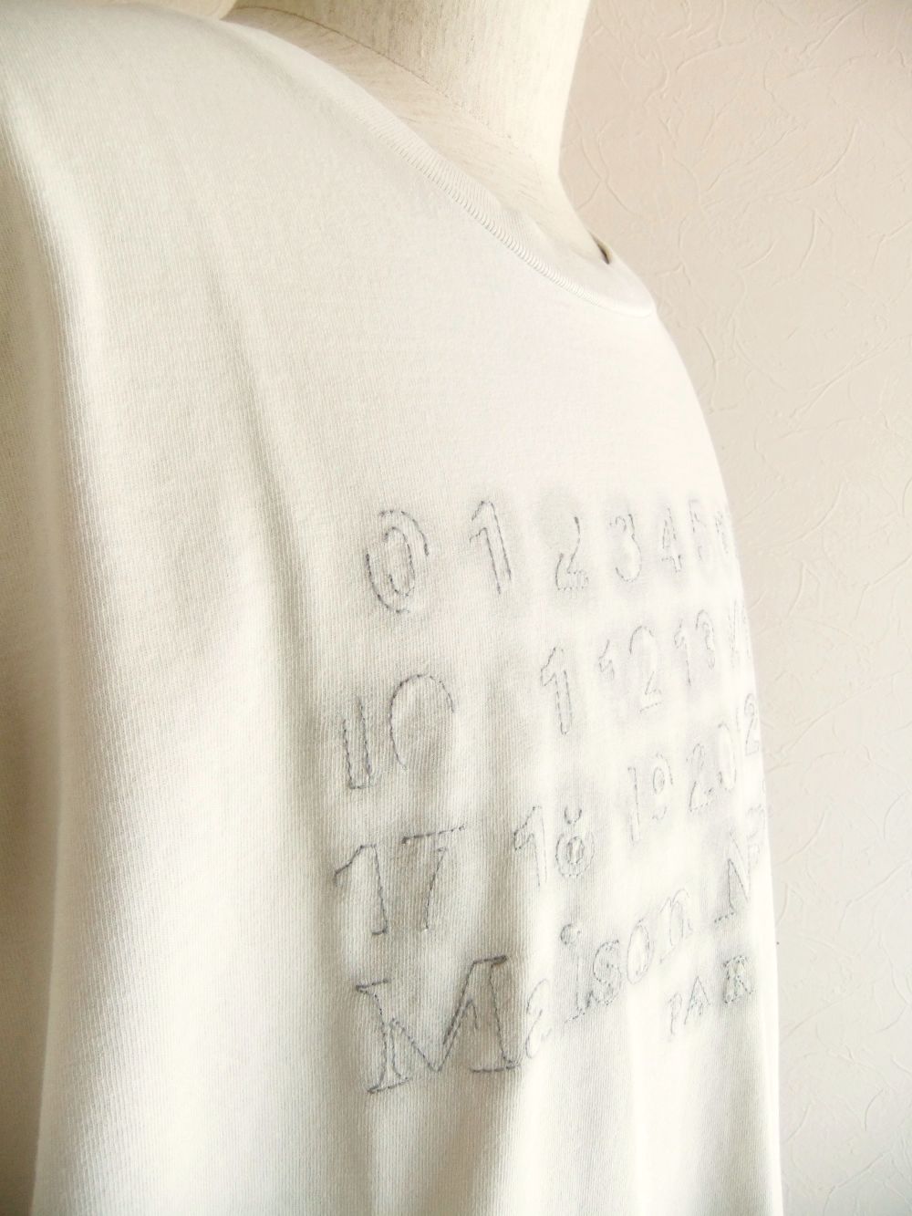 Maison Margiela - MAISON MARGIELA (オフホワイト) エンブ