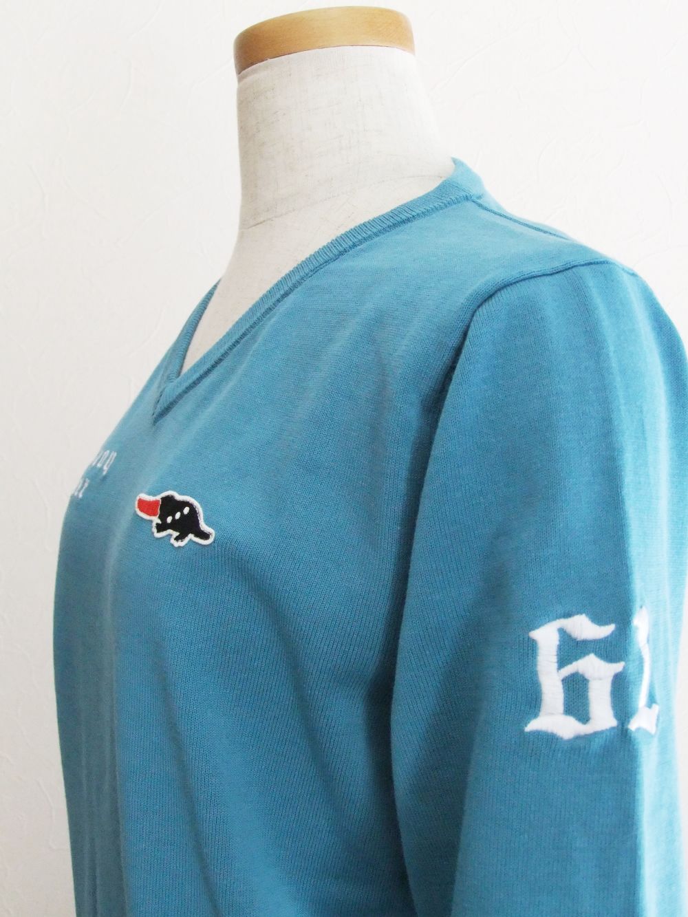 【LADIES】 FAIRWAY FEVER V- NECK W.   ロゴ入り Vネックセーター  RSL-22036