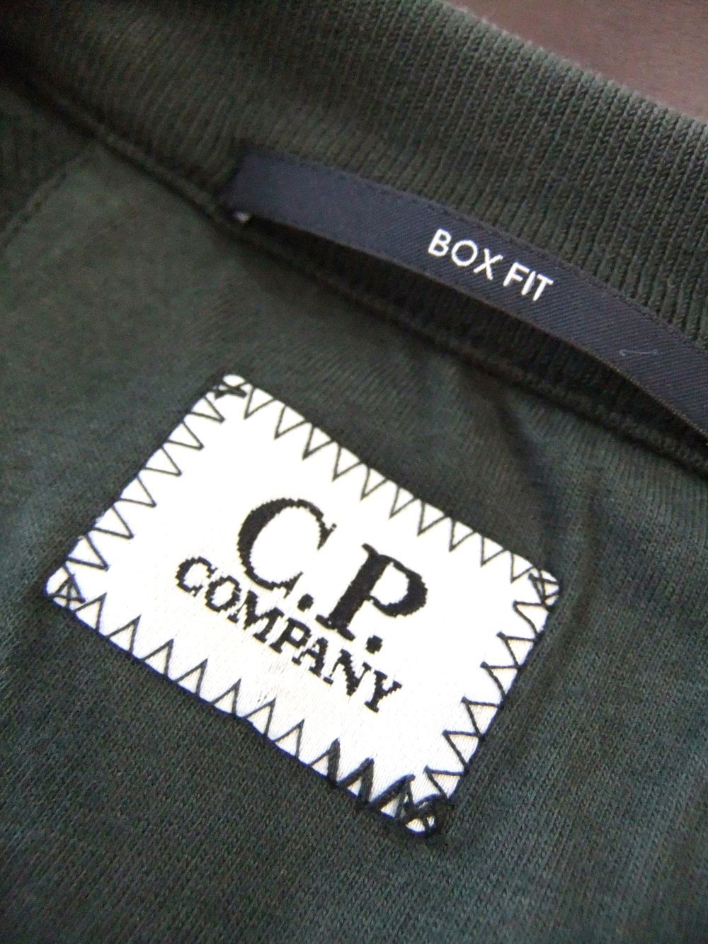 関送込◆C.P. Company◆クルーネックスウェットシャツ C.P. COMPANY - SWEATSHIRTS CREW NECK IN BRUSHED EMERIZED