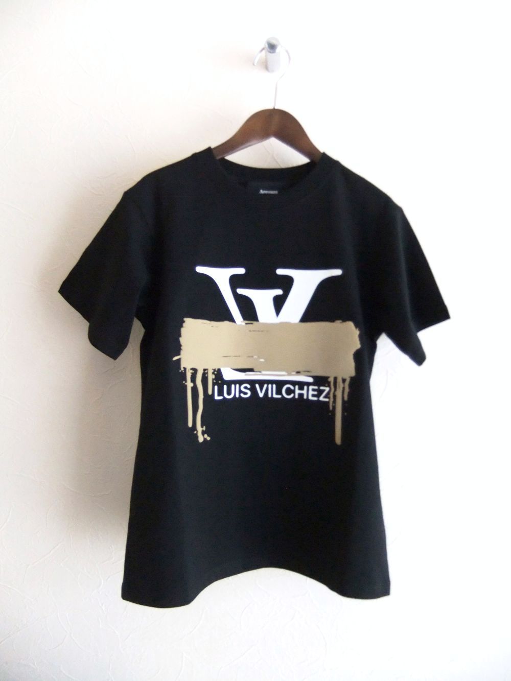 【MICALLE MICALLE Account】 HOMMAGE DORO LZ T-SHIRT   (ブラック)   ロゴ T-SHIRT   MAD116TDB