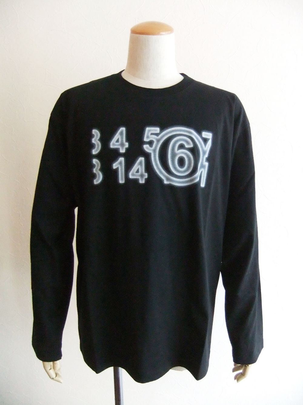 《MM➅》 Maison Margiela  ズーム ロゴ オーバーサイズ ロングスリーブ T シャツ