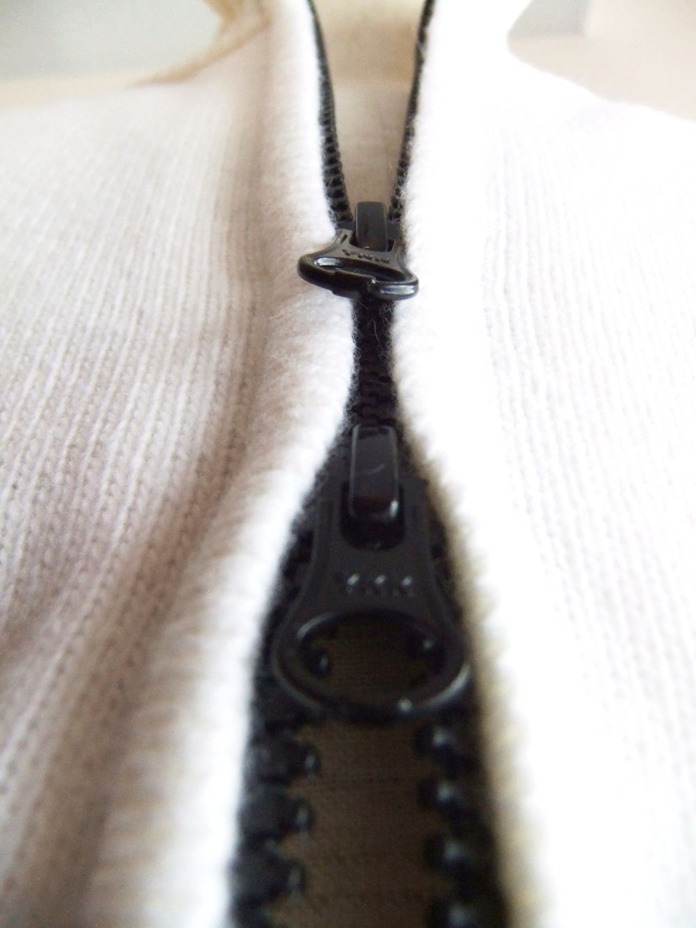 LAMBSWOOL  ZIPPED CARDIGAN     ラムウール カーディガン
