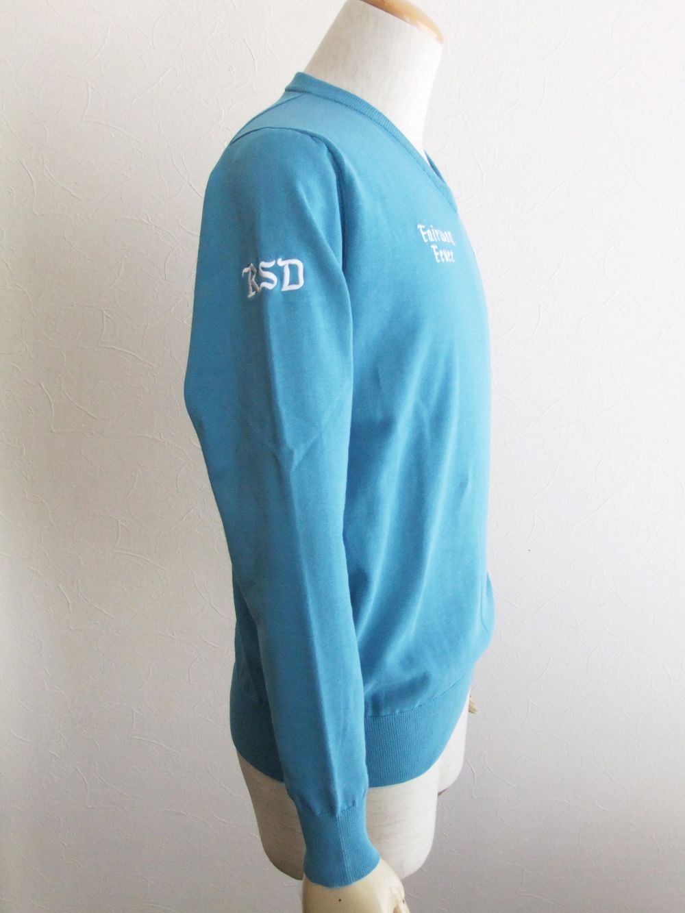 FAIRWAY FEVER V- NECK   ロゴ入りVネックセーター (ターコイズ) RSM-22087