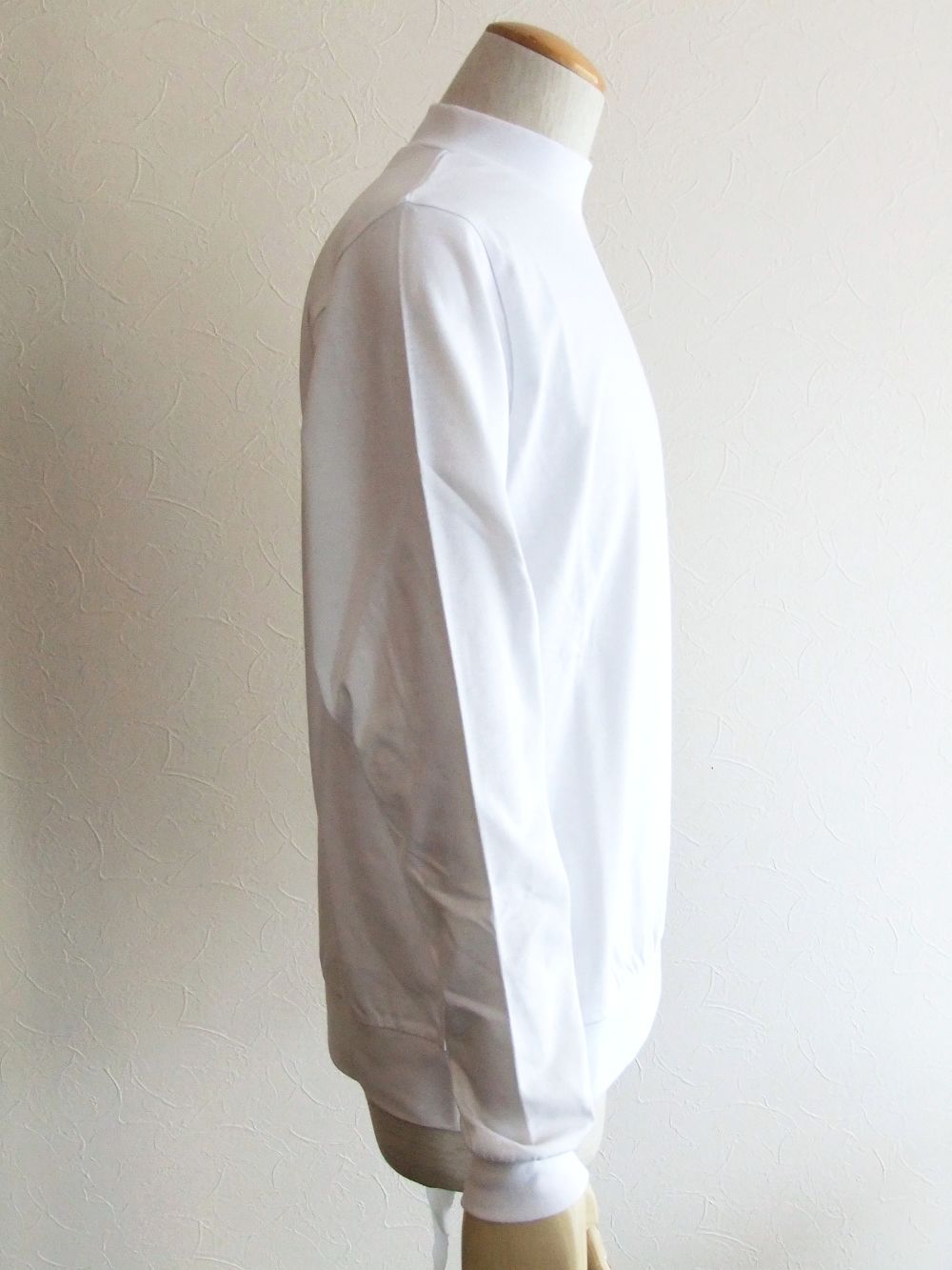 FIANO LUNGO    (ホワイト)  モックネック長袖Tシャツ