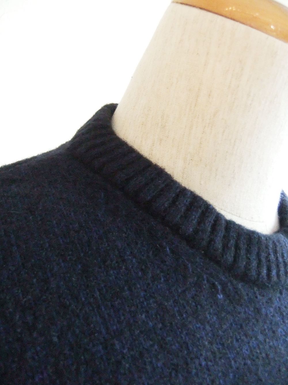 FLEECE KNIT SWEATER   (ネイビー) ウール クルーネック セーター
