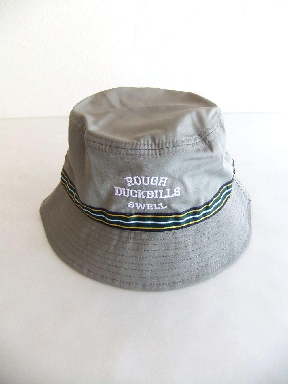 rough & swell - MANCHESTER HAT (ホワイト) ロゴ入り ハット