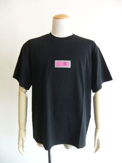《MM➅》 Maison Margiela  6 LOGO PRINT T-SHIRT (ブラック) ロゴTシャツ