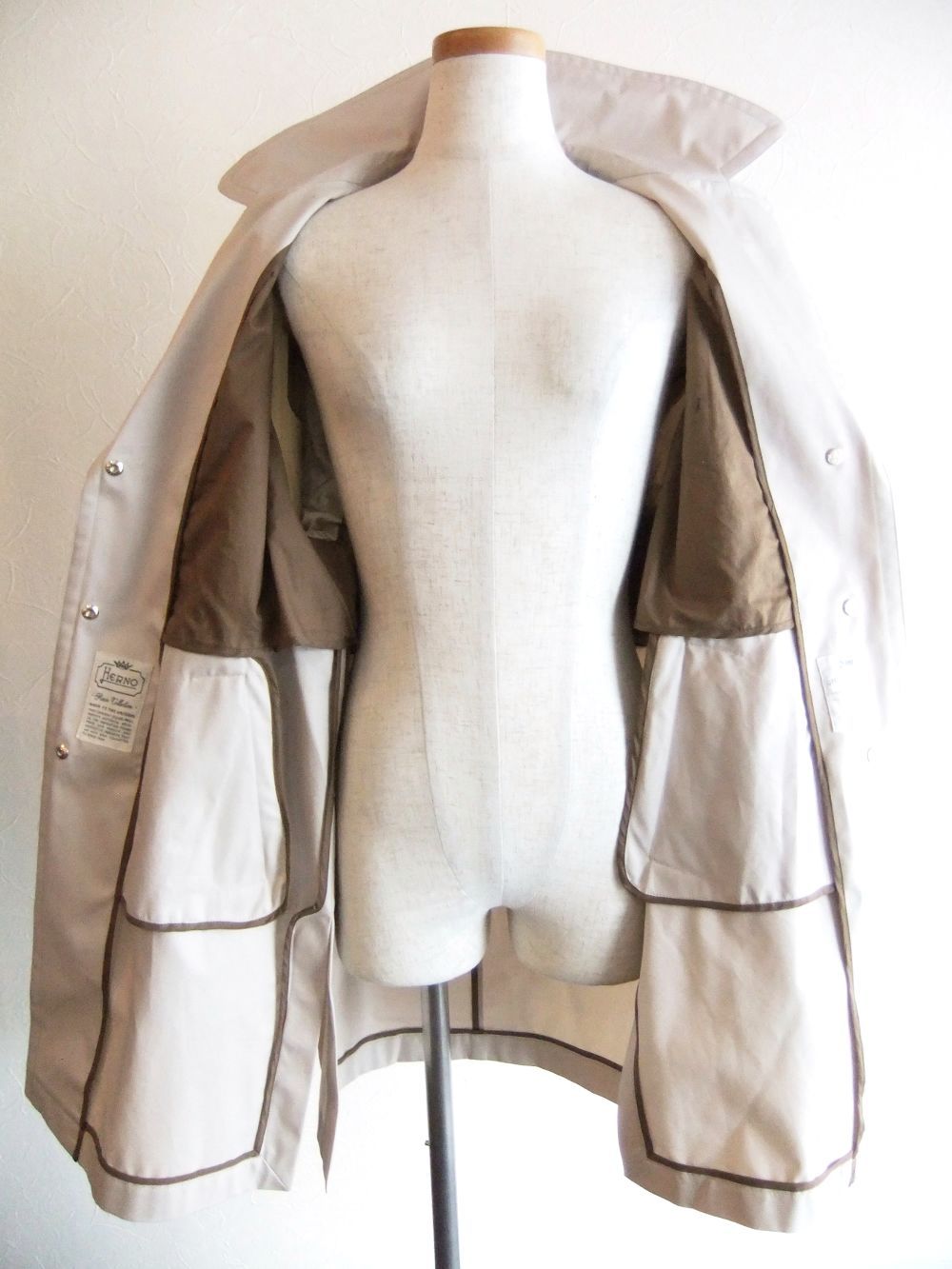【LADIES】 DELON ＆ MONOGRAM COAT トレンチ ハーフ コート  CA000509DD-13218